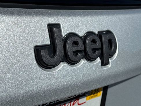 Certified 2025 Jeep Compass Latitude w/ Altitude Special Edition AWD/4WD image 12