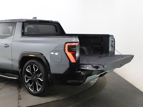 Used 2025 GMC Sierra EV Denali image 9