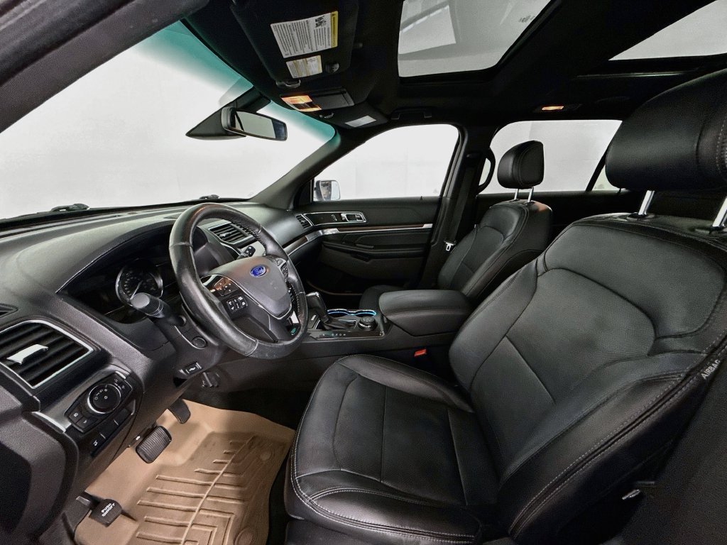 Used 2017 Ford Explorer Limited w/ Equipment Group 303A AWD/4WD image 5