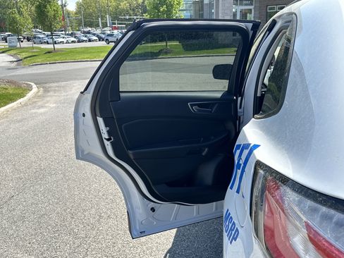 New 2024 Ford Edge SE image 25