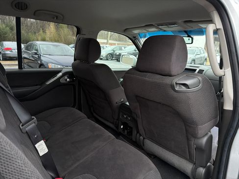 Used 2006 Nissan Pathfinder SE w/ (G01) SE Comfort Pkg image 9