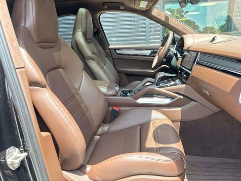 Certified 2023 Porsche Cayenne Turbo S AWD/4WD image 16