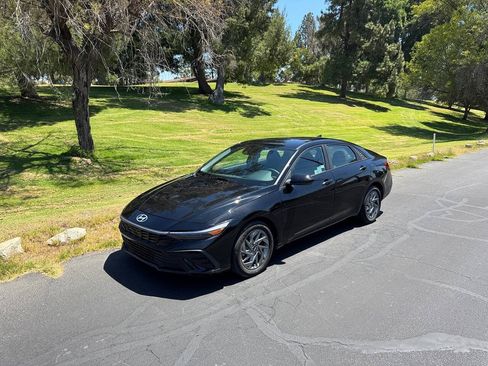 Used 2024 Hyundai Elantra SEL FWD image 9