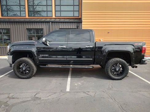 Used 2017 GMC Sierra 1500 SLT w/ SLT Preferred Package AWD/4WD image 2