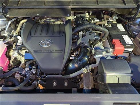 Used 2023 Toyota Highlander XLE FWD image 23