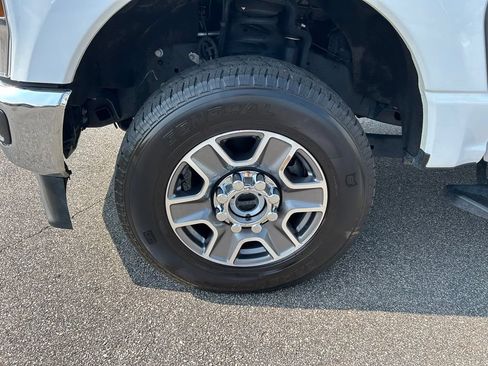 Used 2025 Ford F250 XLT AWD/4WD image 12