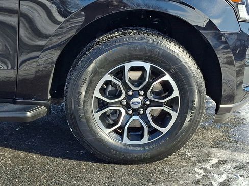 Certified 2024 Ford Expedition XLT image 8