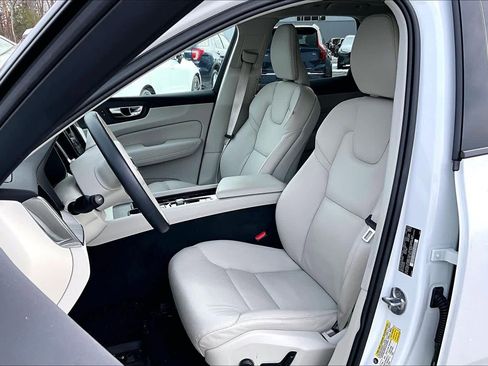 Certified 2023 Volvo XC60 T8 Plus image 8