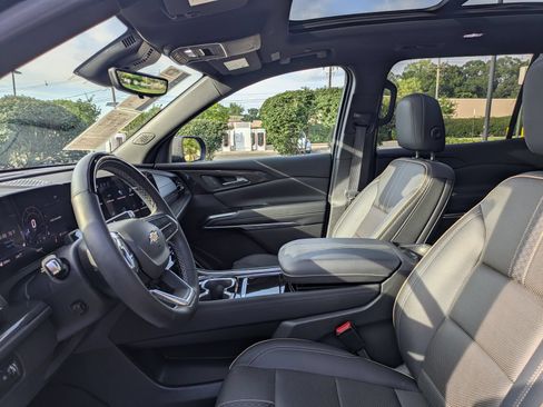 Certified 2025 Chevrolet Traverse High Country w/ LPO, Floor Liner Package AWD/4WD image 11