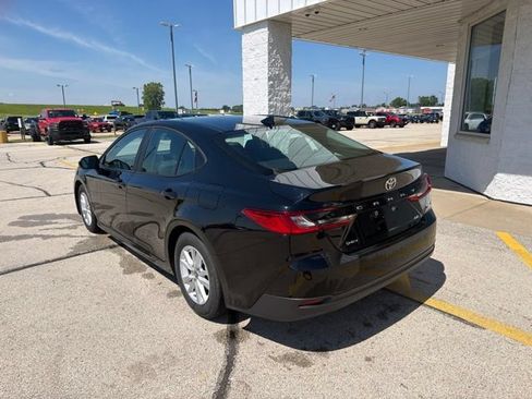 Used 2025 Toyota Camry LE FWD image 5