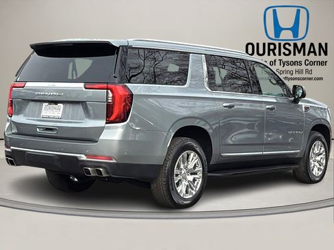 Used 2025 GMC Yukon Denali w/ Denali Reserve Package image 3