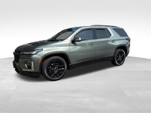 Certified 2023 Chevrolet Traverse LT FWD image 1
