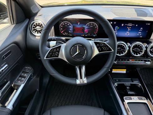 Used 2026 Mercedes-Benz GLB 250 4MATIC image 14