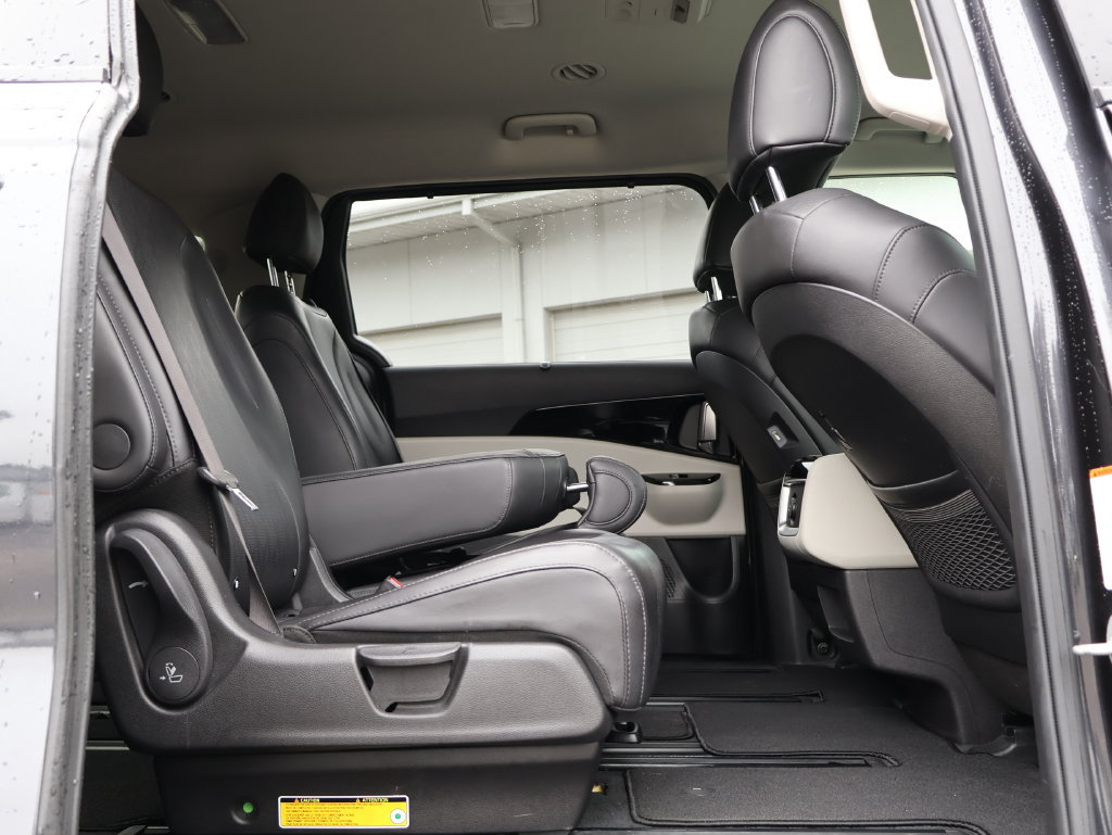 Certified 2023 Kia Carnival EX FWD image 10