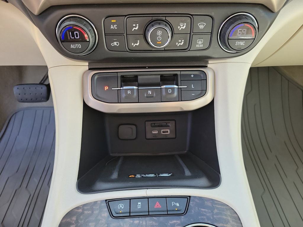 Used 2020 GMC Acadia Denali w/ Technology Package FWD image 33