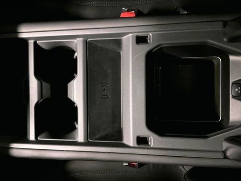 Certified 2025 Land Rover Defender 130 X-Dynamic SE AWD/4WD image 11