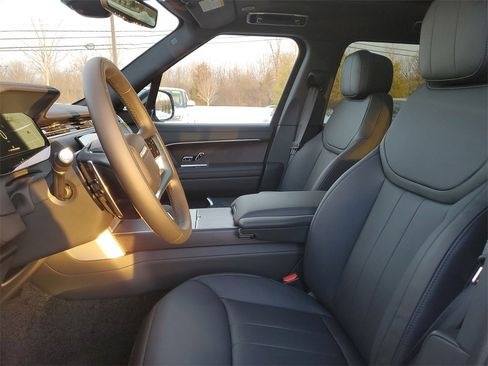 New 2025 Land Rover Range Rover SE image 7