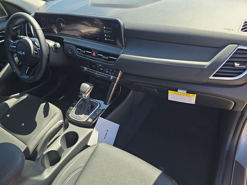 New 2026 Kia Seltos EX FWD image 11