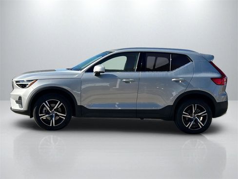 Used 2025 Volvo XC40 B5 Core w/ Protection Package Premier image 8