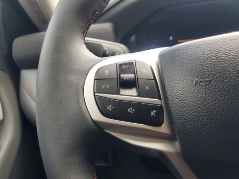 Used 2025 Ford Explorer Active RWD image 23