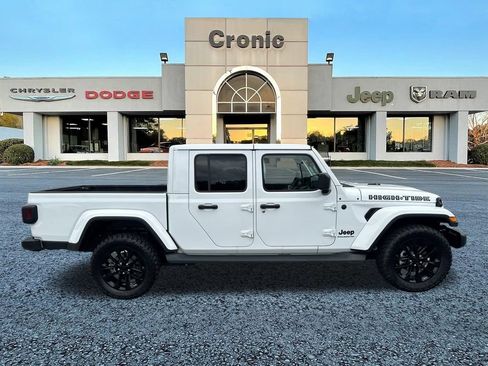 Used 2025 Jeep Gladiator Sport AWD/4WD image 2