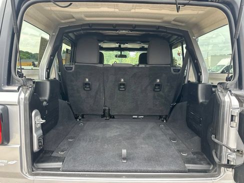 Used 2018 Jeep Wrangler Unlimited Rubicon AWD/4WD image 7