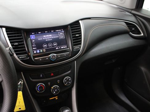 Used 2020 Chevrolet Trax LS FWD image 15