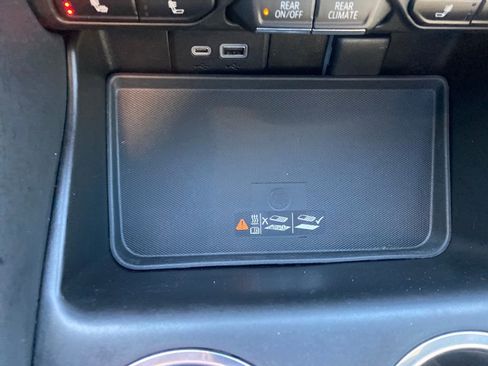 Used 2022 Chevrolet Tahoe Z71 w/ Luxury Package image 23