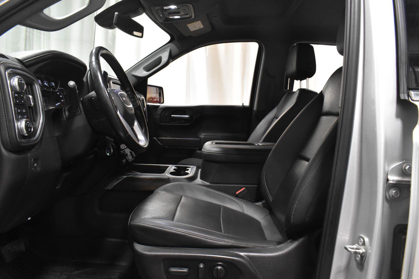 Used 2022 GMC Sierra 1500 SLT w/ SLT Premium Plus Package AWD/4WD image 3