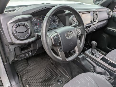 Used 2017 Toyota Tacoma 4x4 Double Cab image 8