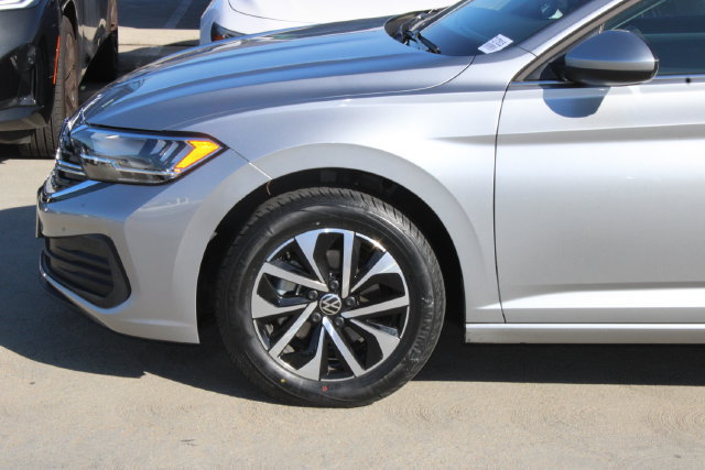 Used 2023 Volkswagen Jetta S FWD image 4