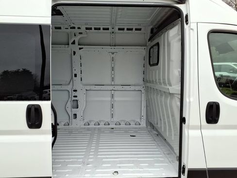 New 2024 RAM ProMaster 2500 w/ Quick Order Package 22G SLT FWD image 10