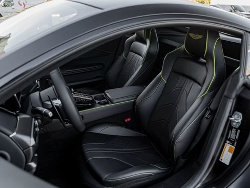 Used 2025 Aston Martin V8 Vantage Coupe image 12