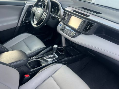 Used 2017 Toyota RAV4 Limited image 13