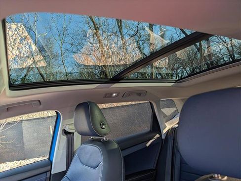 Certified 2025 Volkswagen Taos SEL image 31