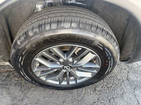 Used 2024 Nissan Rogue S FWD image 8