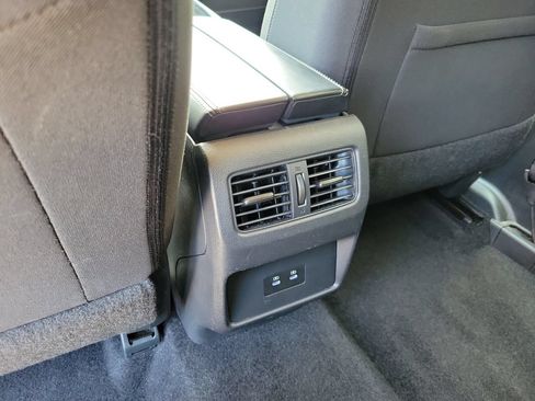 Used 2025 Nissan Rogue SV FWD image 11