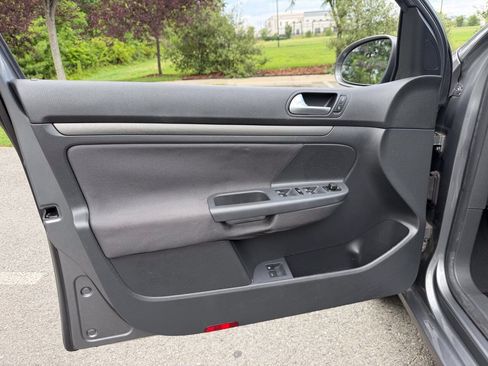 Used 2007 Volkswagen Rabbit 4-Door FWD image 8
