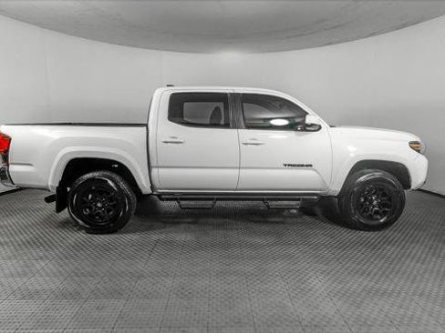 Used 2022 Toyota Tacoma SR5 RWD image 9