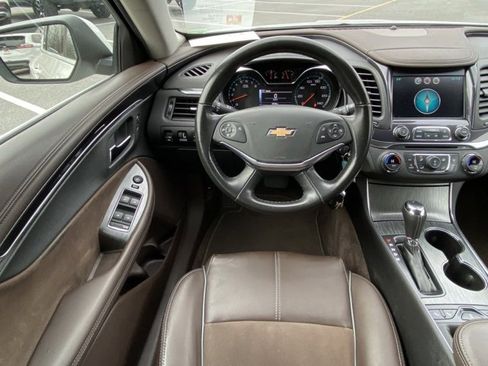 Used 2015 Chevrolet Impala LT w/ Convenience Package image 28