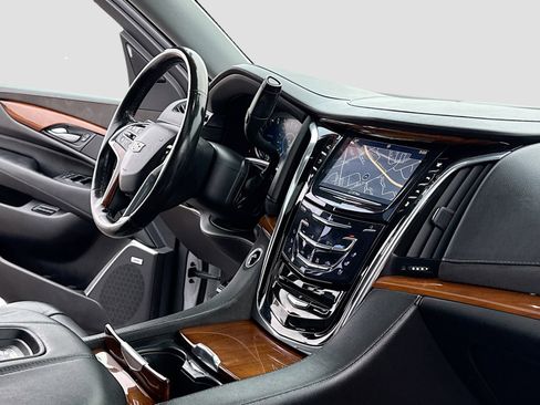 Used 2016 Cadillac Escalade ESV Luxury image 5