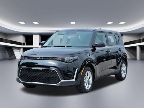 Certified 2025 Kia Soul LX w/ LX Technology Package FWD image 9