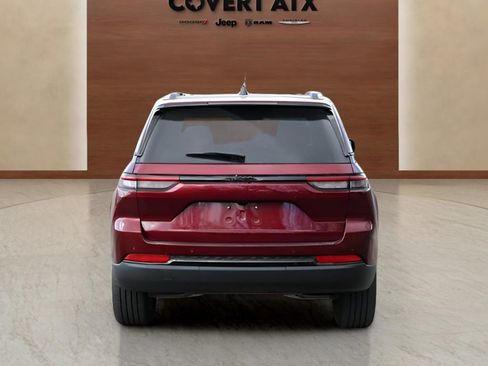 New 2025 Jeep Grand Cherokee Altitude RWD image 4