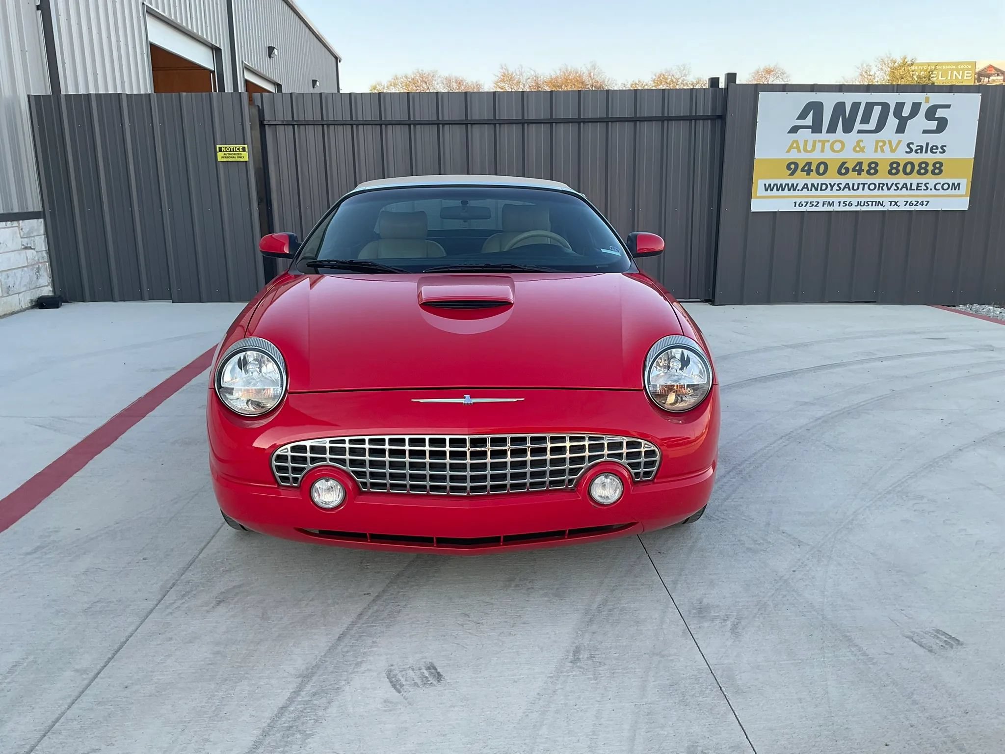 Used 2005 Ford Thunderbird RWD image 2