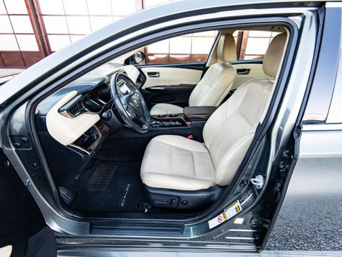 Used 2013 Toyota Avalon XLE Premium image 32