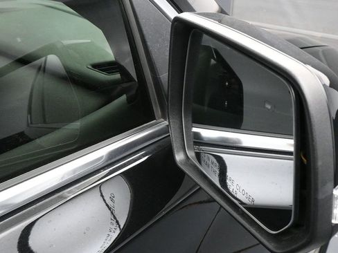 Used 2022 Chevrolet Traverse LT image 45