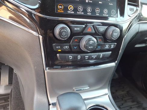 Used 2021 Jeep Grand Cherokee Trailhawk AWD/4WD image 12