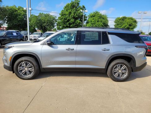 New 2026 Chevrolet Traverse LT w/ Driver Confidence Package FWD image 2