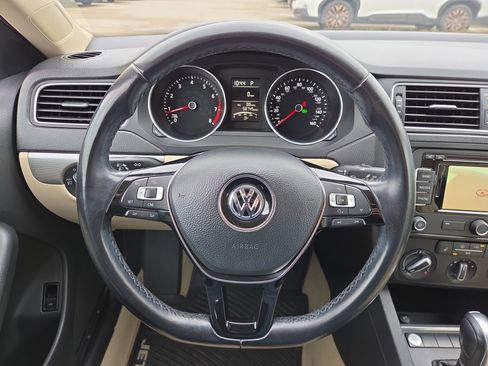 Used 2015 Volkswagen Jetta SE image 18