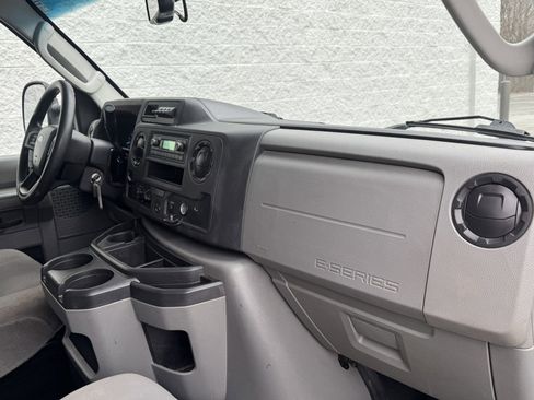 Used 2024 Ford E-350 and Econoline 350 Super Duty w/ Power Windows & Locks Group image 6